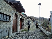 18 Attraversando il bel borgo di Grimolto (456 m)